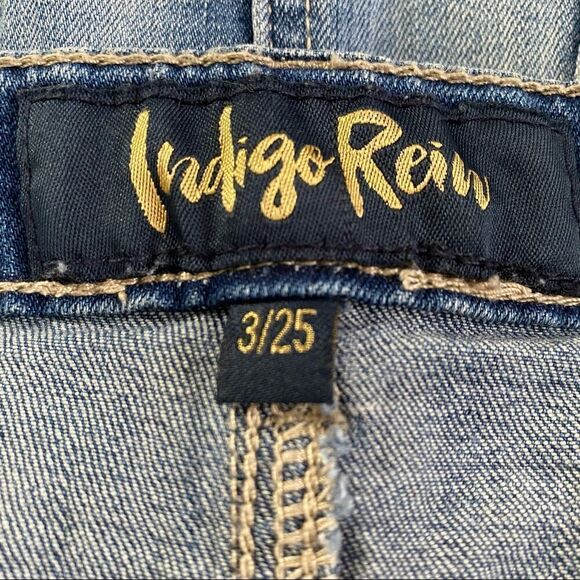 INDIGO REIN Juniors and Women’s Distressed Mini Jean Skirt, Size 25 (Juniors 3) - Picture 4 of 6